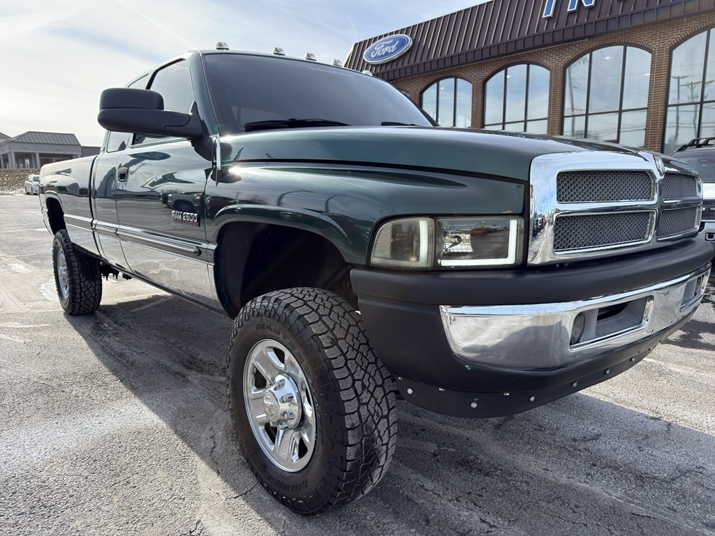 Used 2001 Dodge Ram Pickup ST with VIN 3B7KF236X1G176621 for sale in Bellefontaine, OH