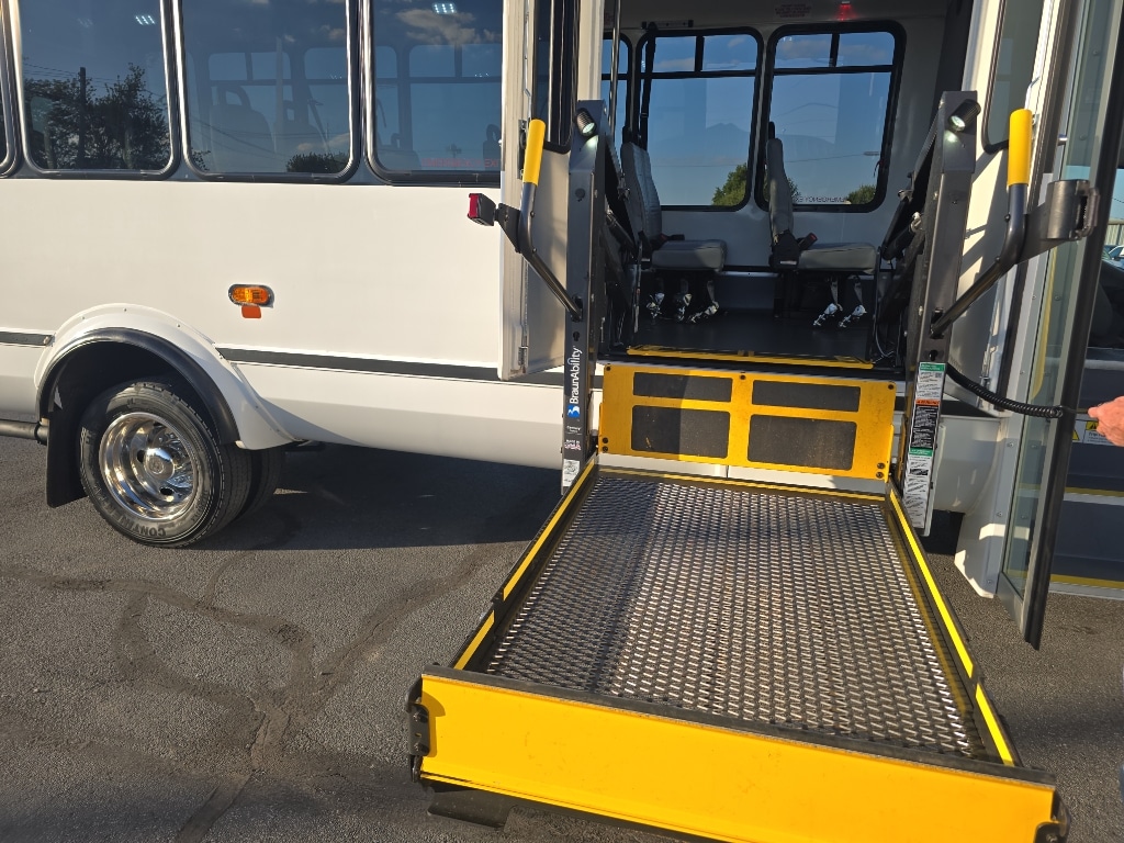 2017 Ford F-550 - Photo 32