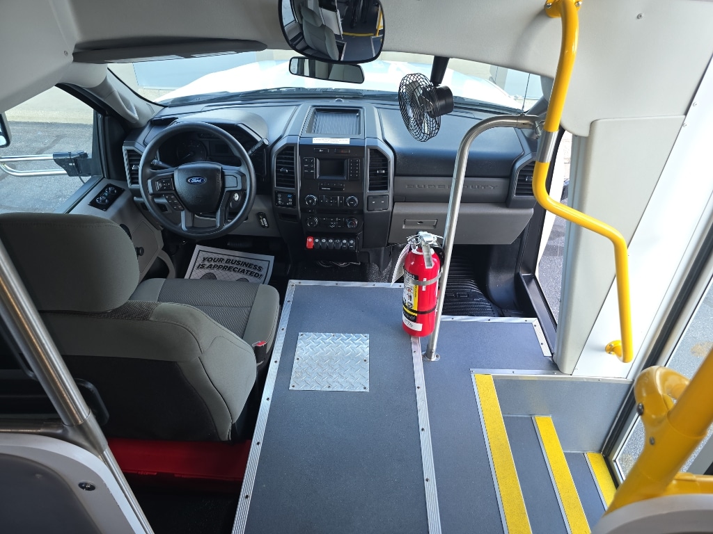 2017 Ford F-550 - Photo 27