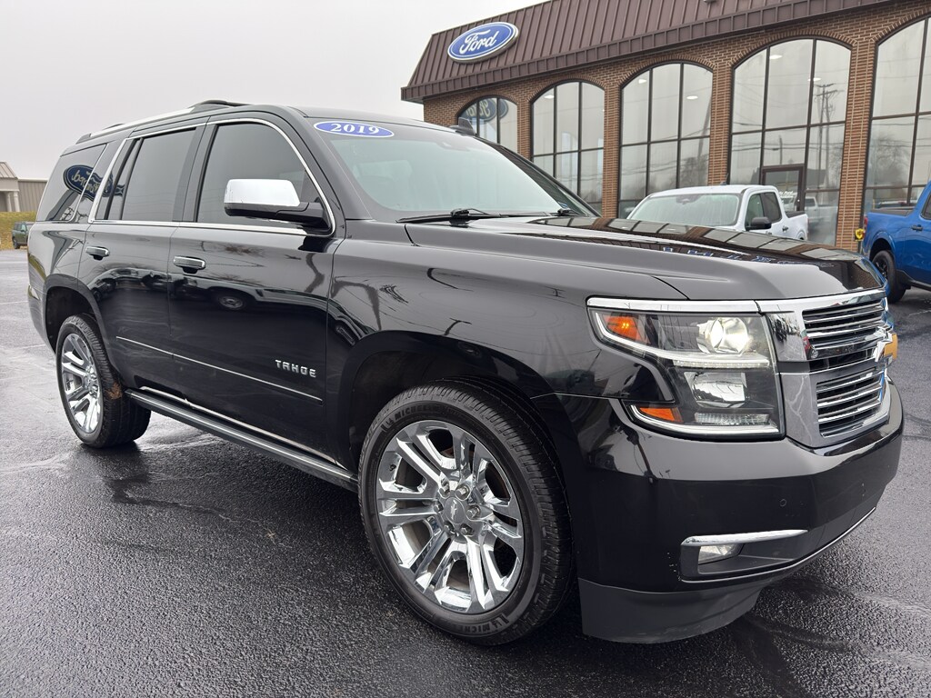2019 Chevrolet Tahoe Premier photo 2