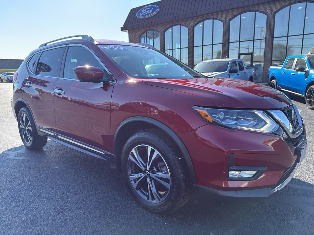 Used 2018 Nissan Rogue SL with VIN 5N1AT2MV7JC768437 for sale in Bellefontaine, OH