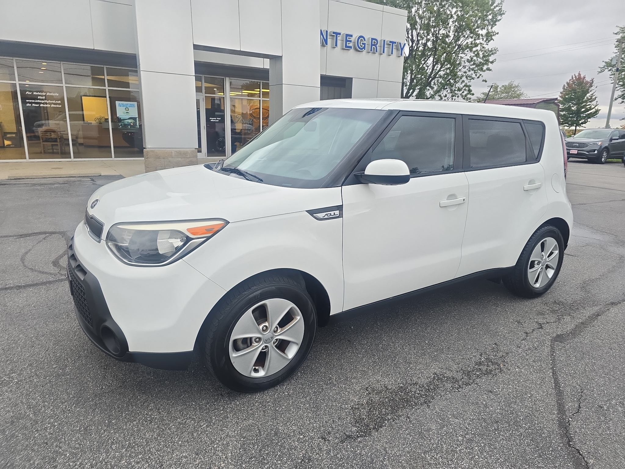 Used 2015 Kia Soul Base with VIN KNDJN2A24F7215768 for sale in Bellefontaine, OH