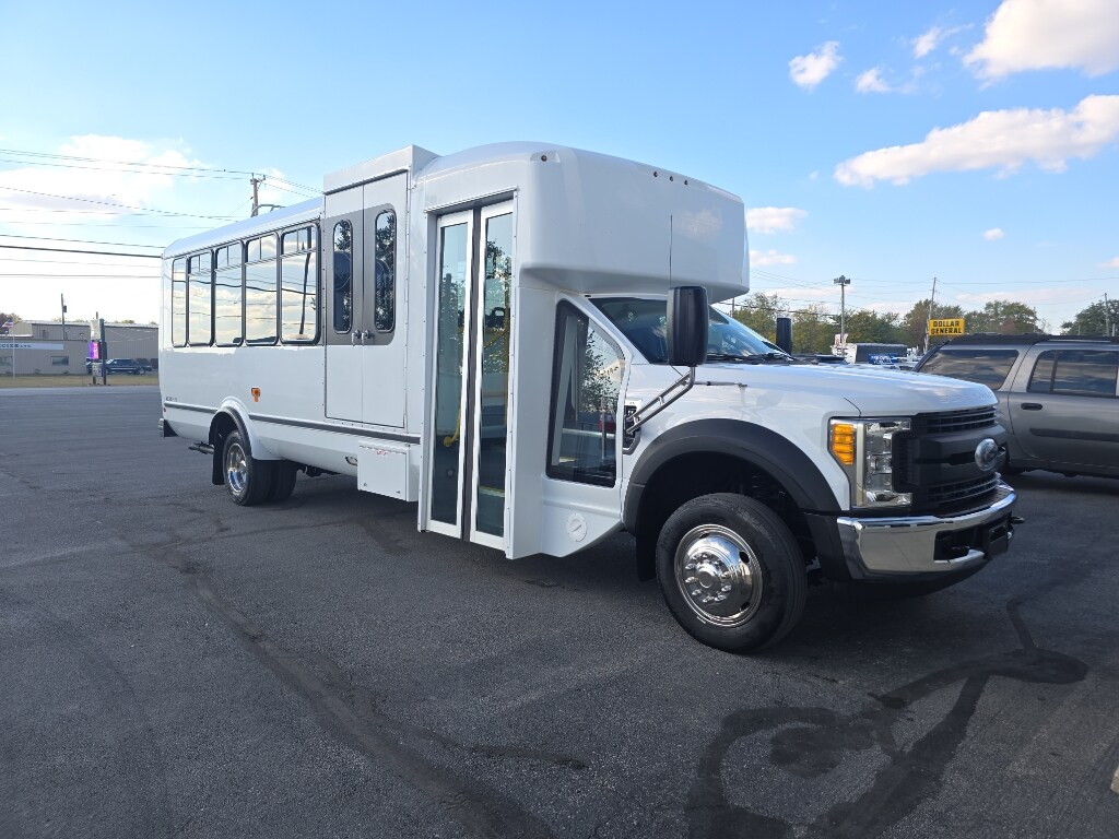 2017 Ford F-550 - Photo 5