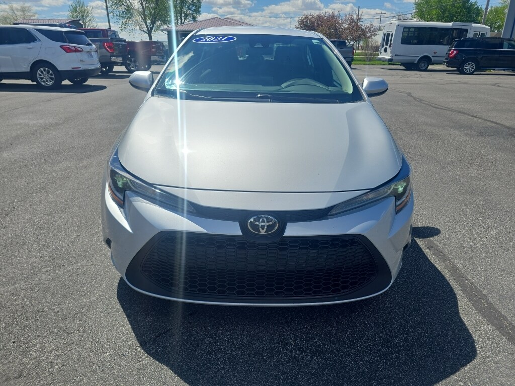 Used 2021 Toyota Corolla LE with VIN 5YFEPMAE4MP155293 for sale in Bellefontaine, OH
