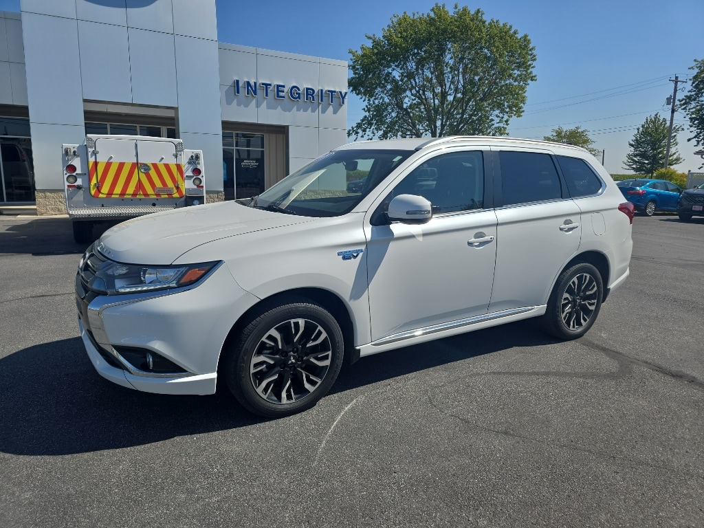 Used 2018 Mitsubishi Outlander SEL with VIN JA4J24A57JZ071266 for sale in Bellefontaine, OH