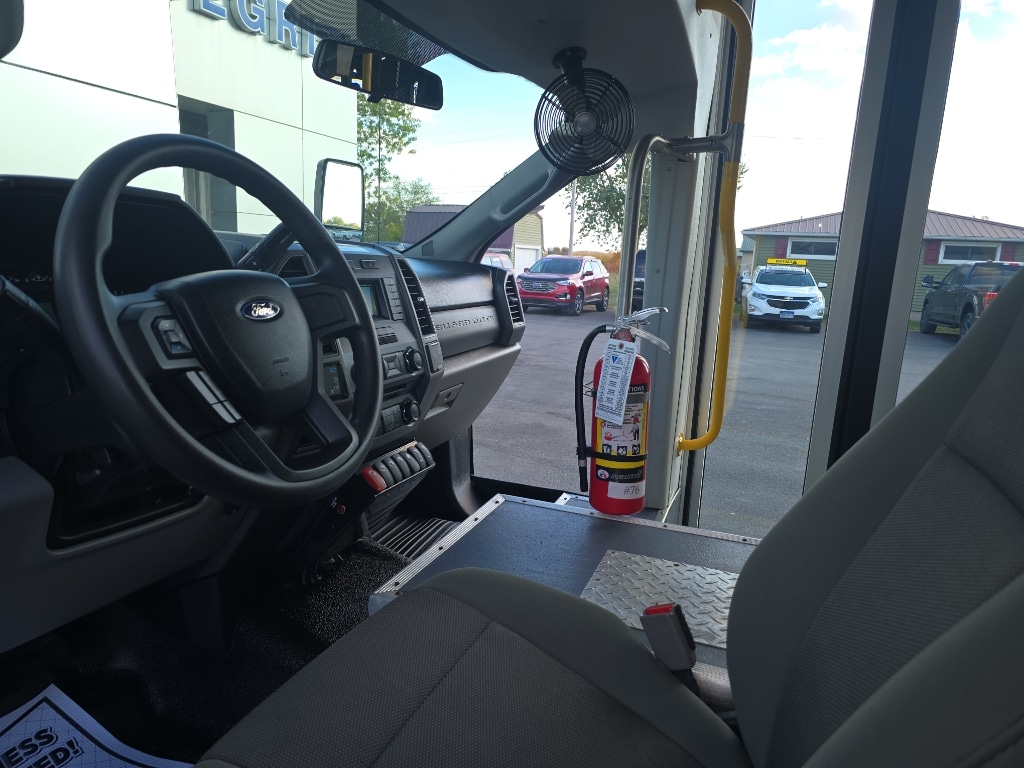 2017 Ford F-550 - Photo 19