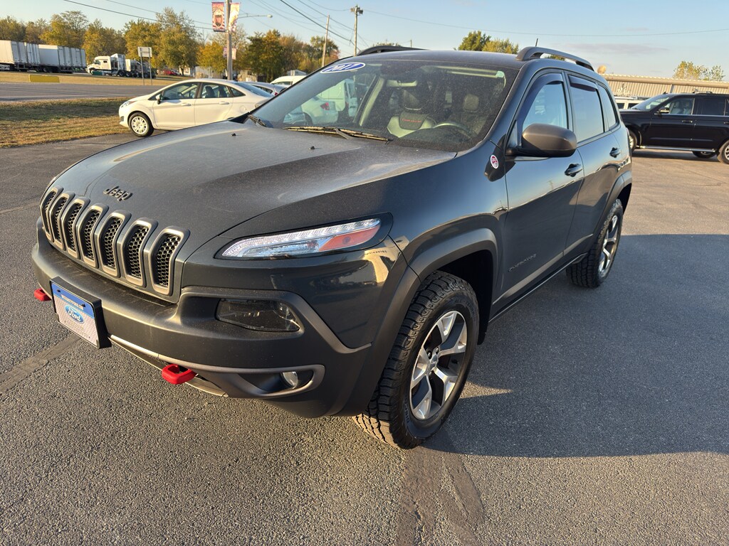 2017 Jeep Cherokee Trailhawk photo 2