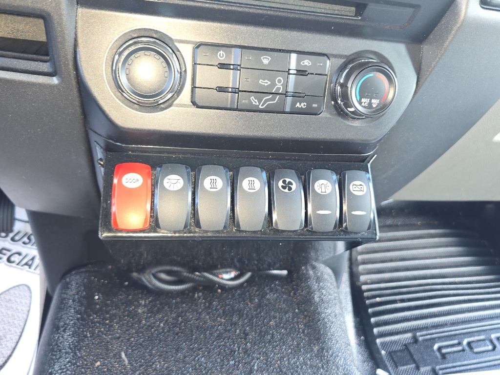2017 Ford F-550 - Photo 28