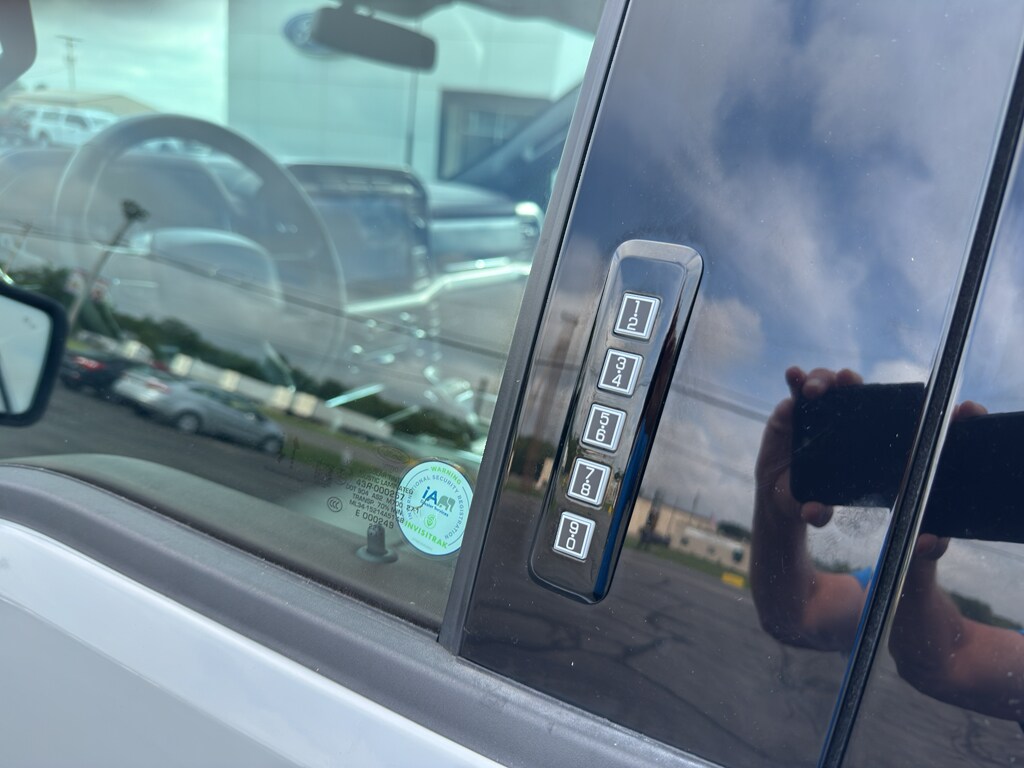 2023 Ford F-150 Lariat - Photo 10