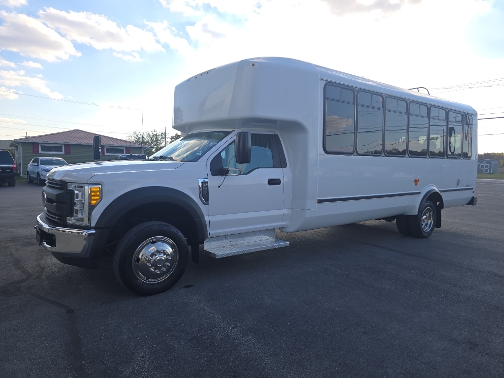 2017 Ford F-550 - Photo 3
