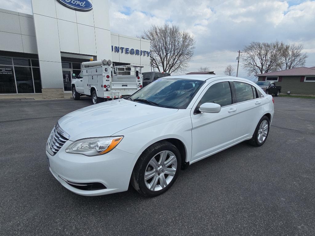 Used 2013 Chrysler 200 LX with VIN 1C3CCBAB9DN704940 for sale in Bellefontaine, OH