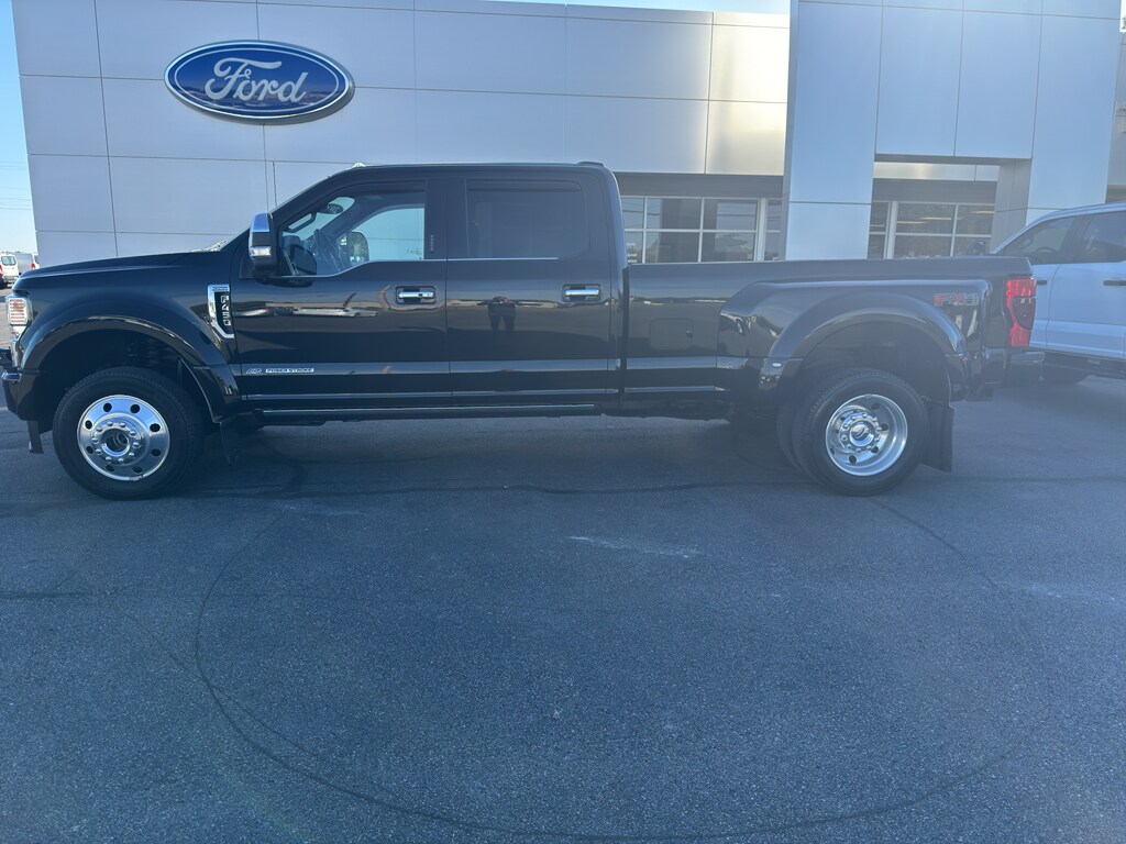 2022 Ford F-450 Platinum photo 2