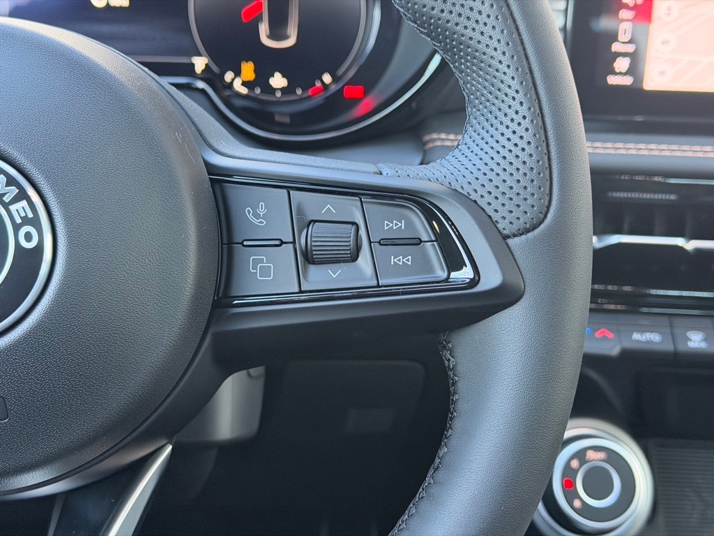 2026 Alfa Romeo Tonale Sprint - Photo 17