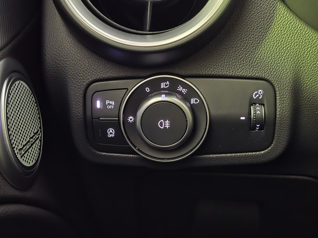 2025 Alfa Romeo Stelvio Base - Photo 21