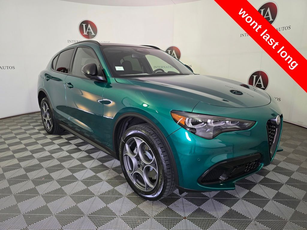2025 Alfa Romeo Stelvio