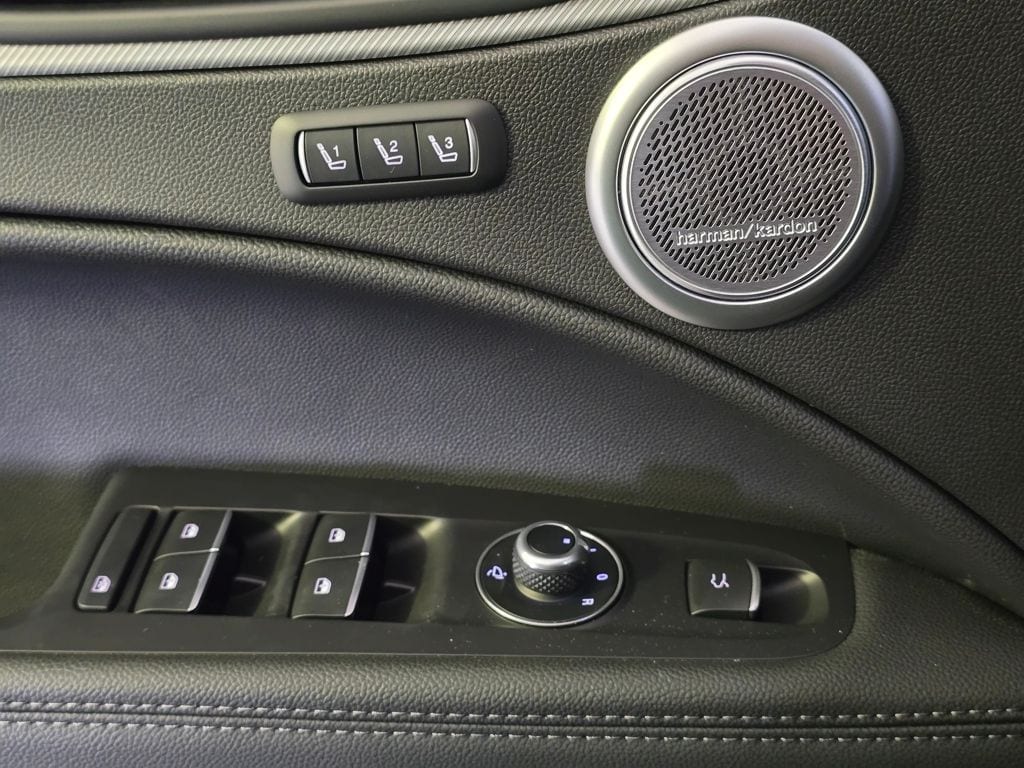 2025 Alfa Romeo Stelvio Base - Photo 8