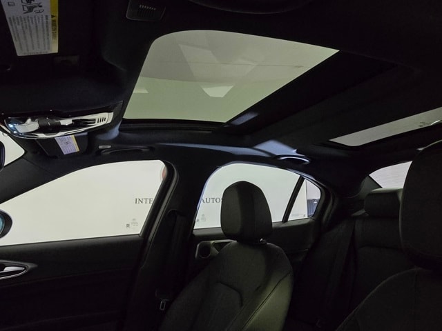 2025 Alfa Romeo Giulia Base - Photo 11