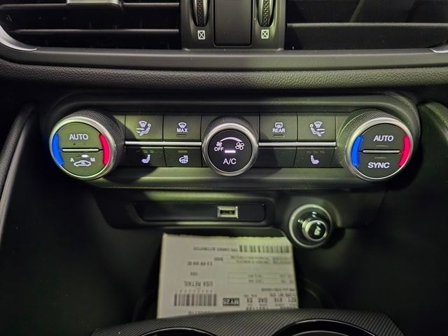 2025 Alfa Romeo Giulia Base - Photo 15