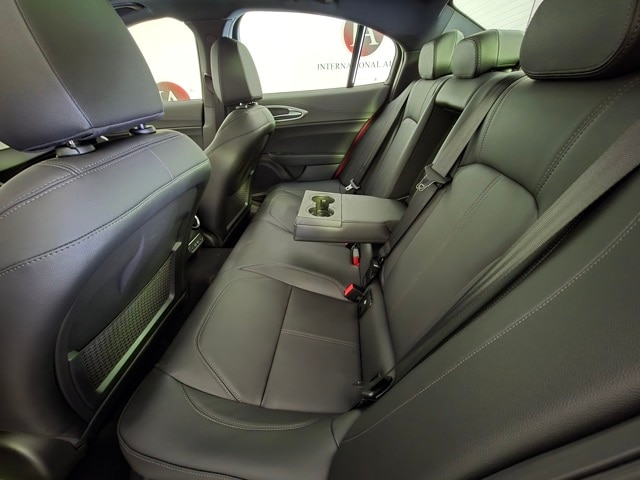 2025 Alfa Romeo Giulia Base - Photo 12