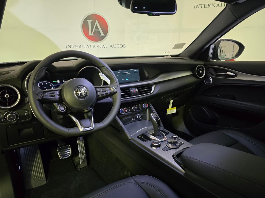 2025 Alfa Romeo Stelvio Base - Photo 12