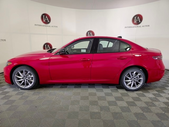 2025 Alfa Romeo Giulia Base - Photo 6