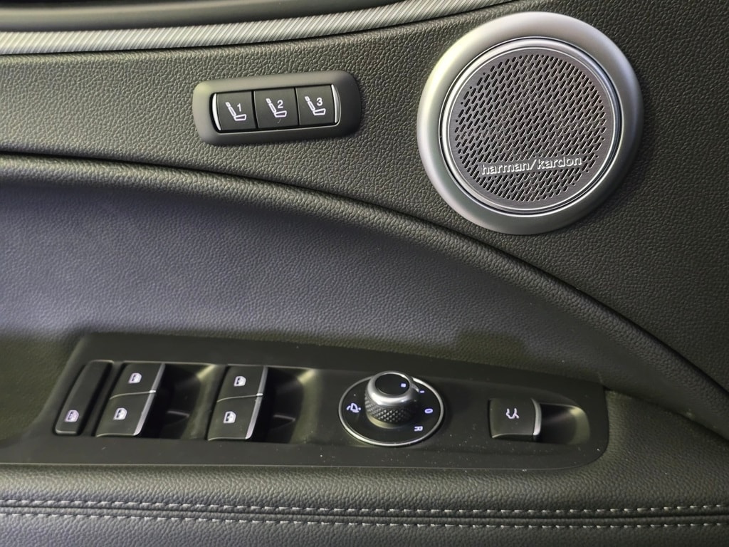 2025 Alfa Romeo Stelvio Base - Photo 8