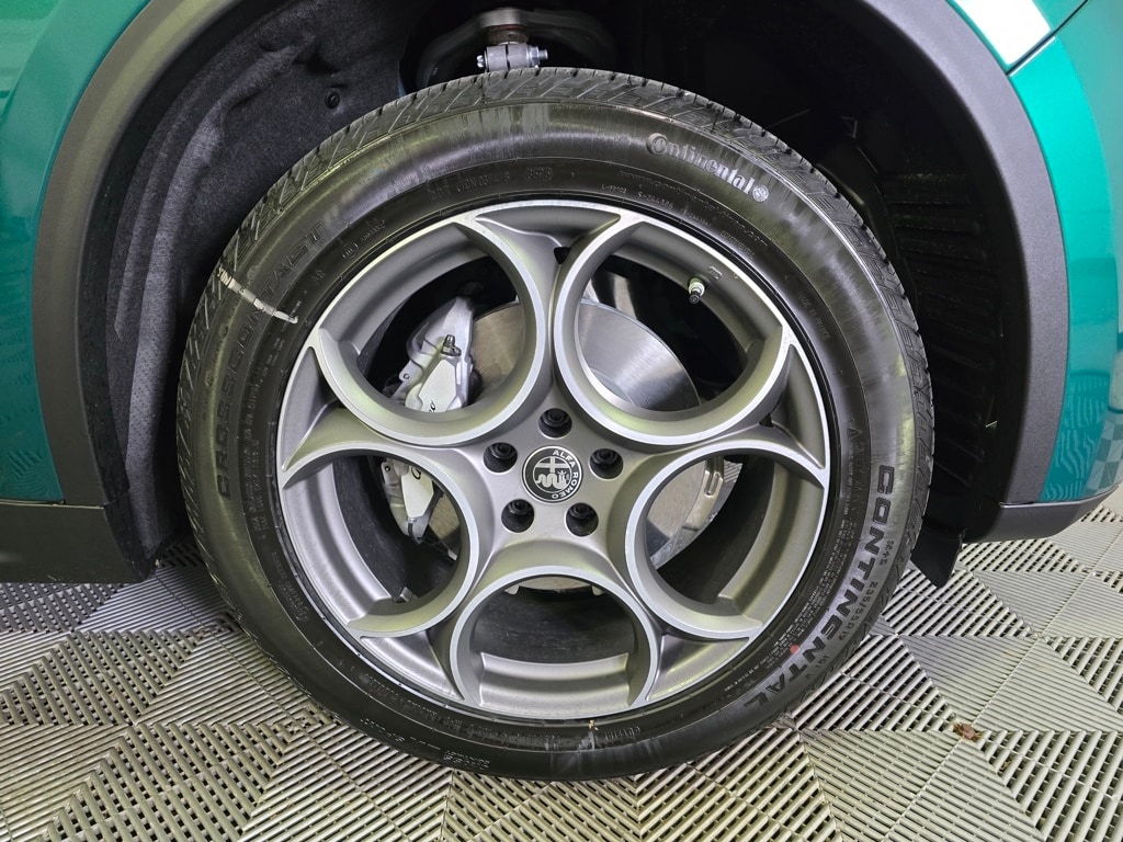 New 2025 Alfa Romeo Stelvio AWD Sport Utility