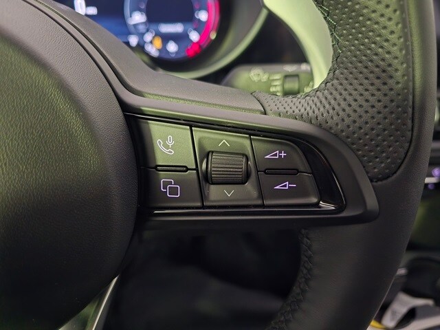 2025 Alfa Romeo Giulia Base - Photo 19