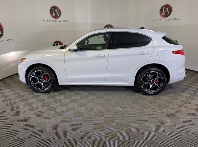 2020 Alfa Romeo Stelvio Ti photo 4