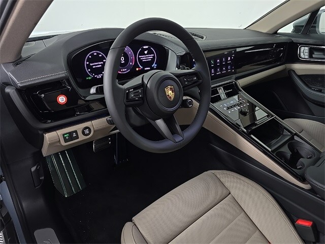 2025 Porsche Panamera 4 photo 4