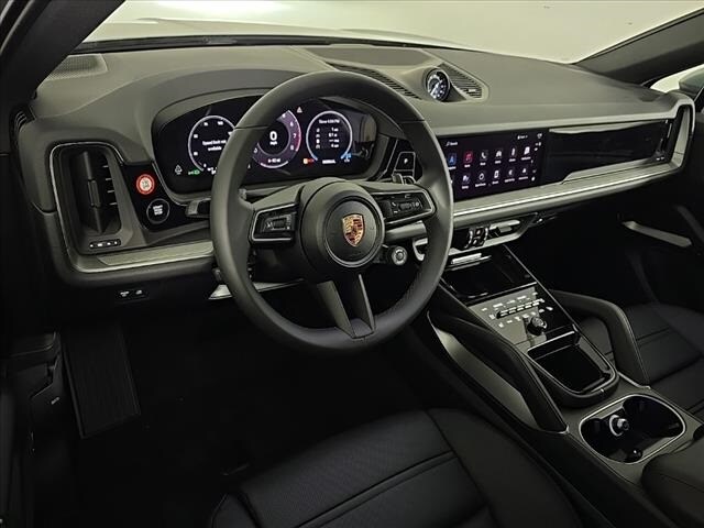 2025 Porsche Cayenne Coupe S photo 4