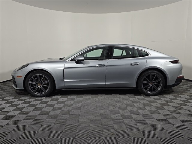 2025 Porsche Panamera 4 photo 2
