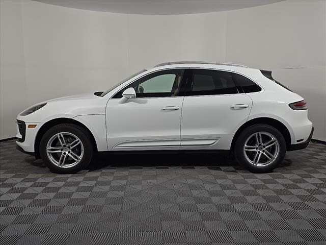 2025 Porsche Macan T photo 2