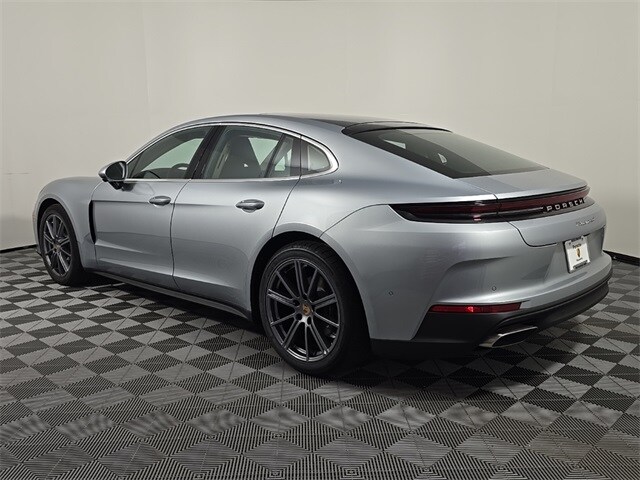 2025 Porsche Panamera 4 photo 3