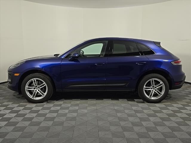 2025 Porsche Macan T photo 2