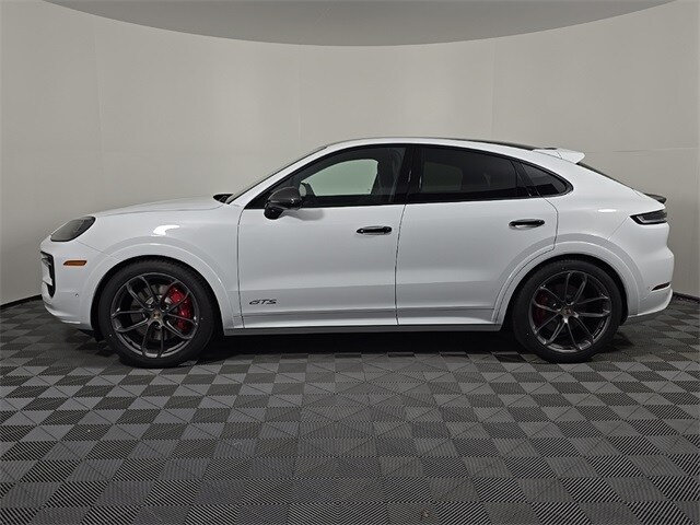 2025 Porsche Cayenne Coupe GTS photo 2