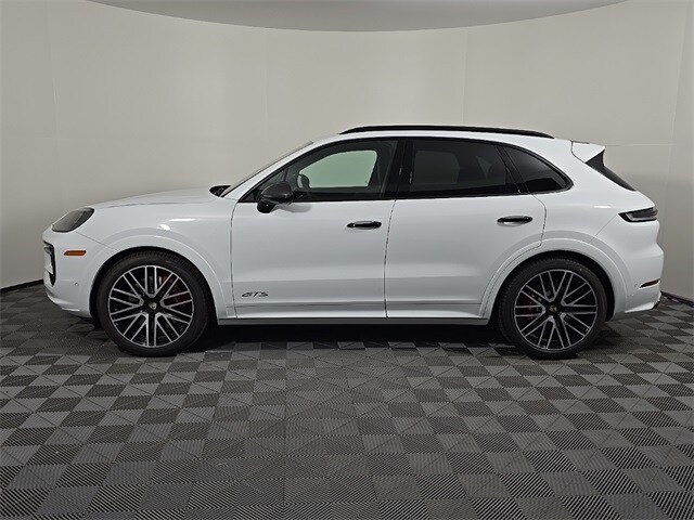 2025 Porsche Cayenne GTS photo 2