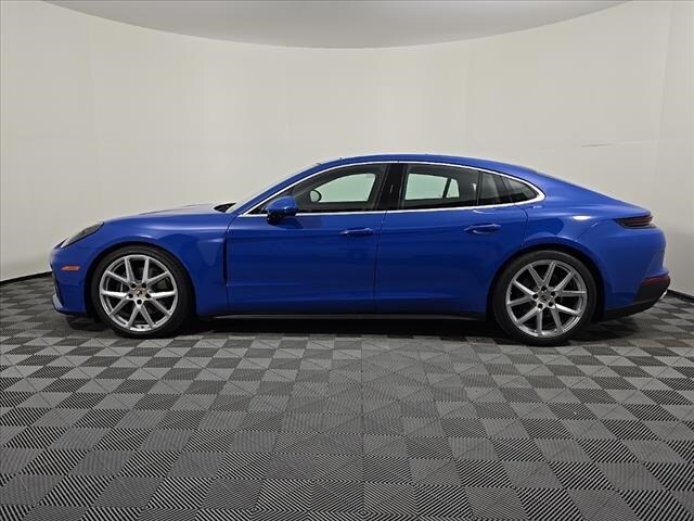 2025 Porsche Panamera 4 photo 2