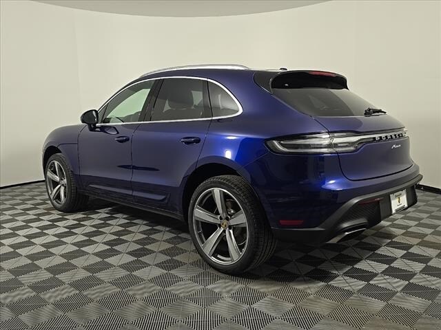 2025 Porsche Macan T photo 3