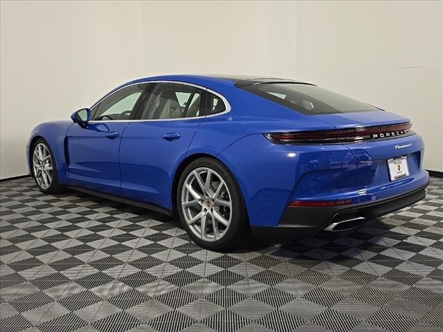 2025 Porsche Panamera 4 photo 3