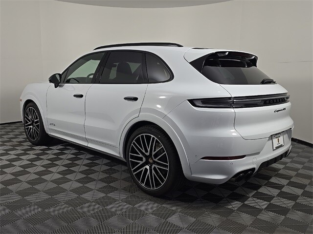2025 Porsche Cayenne GTS photo 3