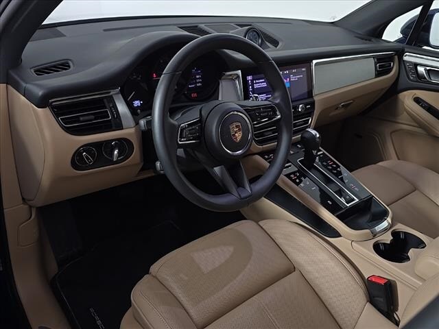 2025 Porsche Macan T photo 4