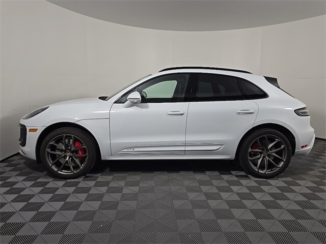 2026 Porsche Macan GTS photo 2