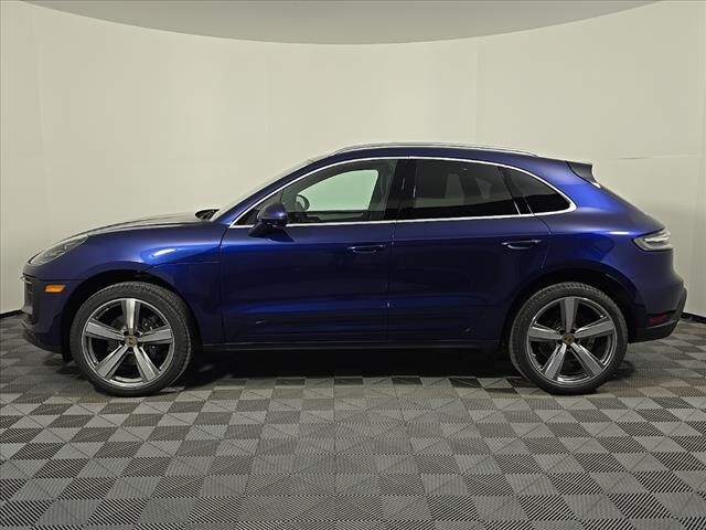2025 Porsche Macan T photo 2