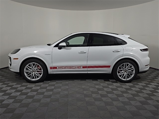 2025 Porsche Cayenne E-Hybrid Coupe S photo 2