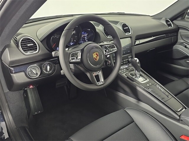 2025 Porsche Cayman photo 4