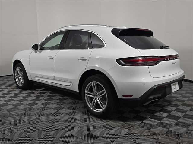 2025 Porsche Macan T photo 3