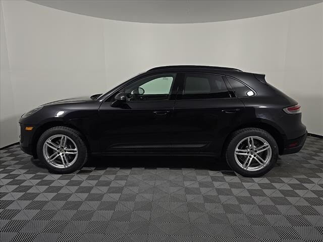 2025 Porsche Macan T photo 2