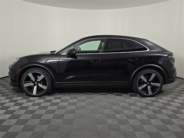 2025 Porsche Macan Electric 4 photo 2