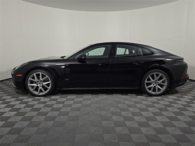 2025 Porsche Panamera 4 photo 2